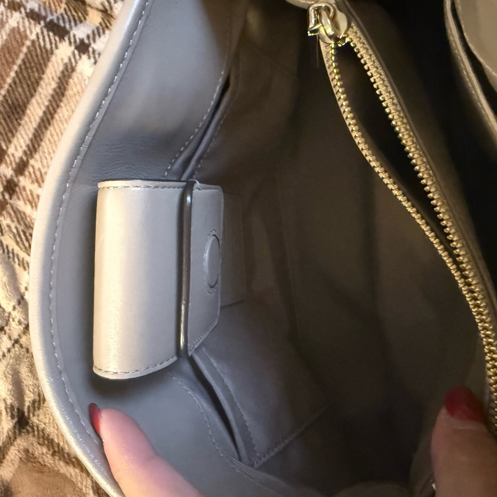 Coach - Picture 11 of 11